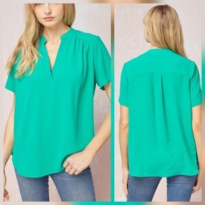 Entro Seafoam Kelly Green Crinkle Texture Short Sleeve Blouse